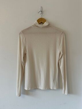 Banana Republic Luxe Wool Blend Long Sleeve Turtleneck T-Shirt | Size Medium